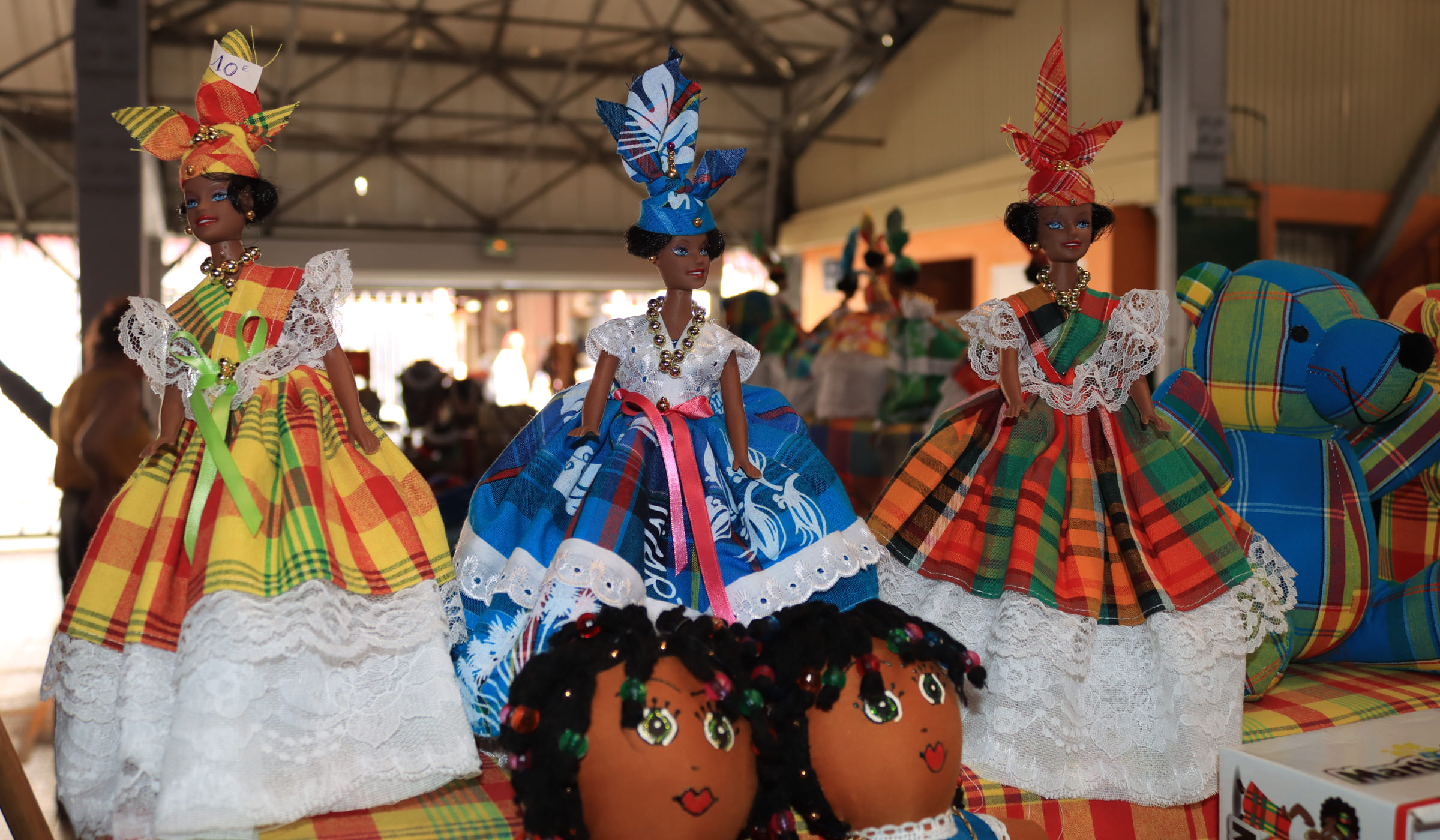 Poupées avec des tenues martiniquaises