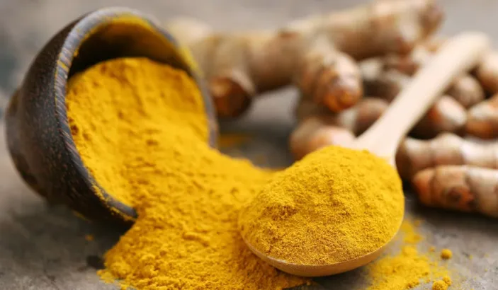 Tuberbules et poudre de curcuma