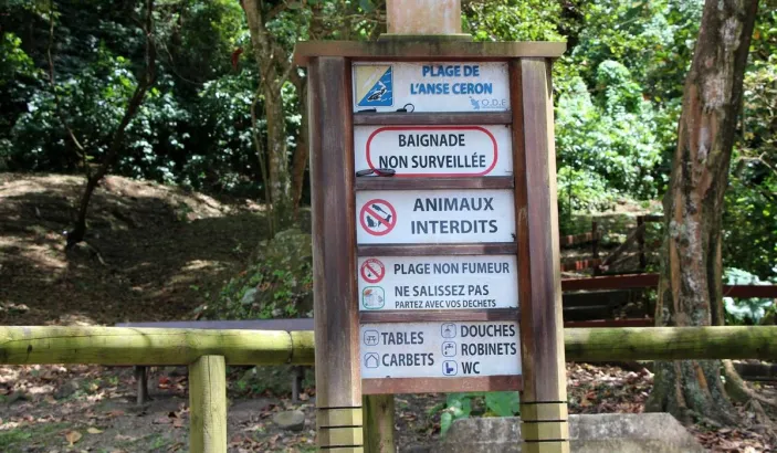 Panneau d'affichage à l'Anse Céron