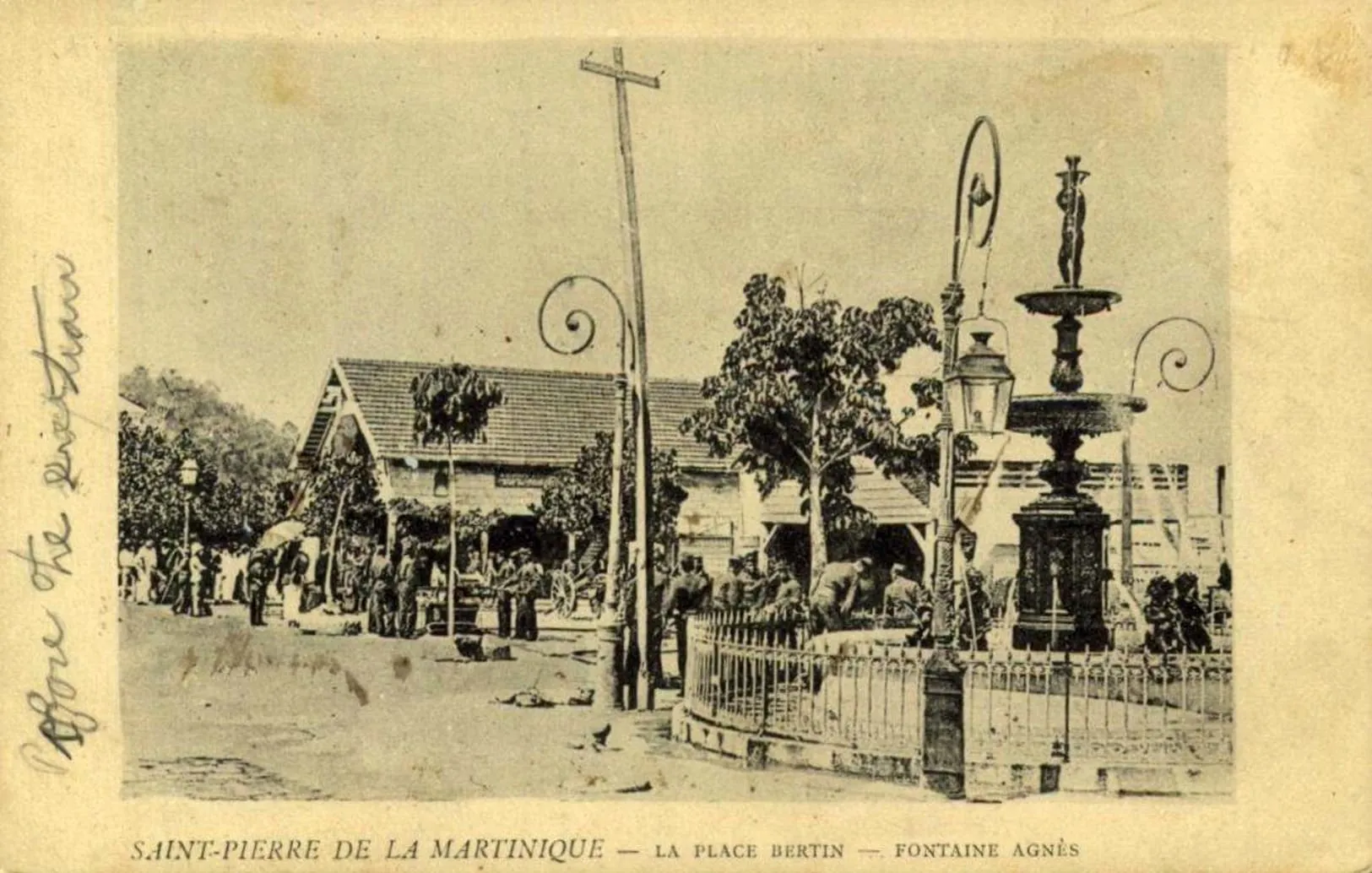Place Bertin à Saint-Pierre en 1900