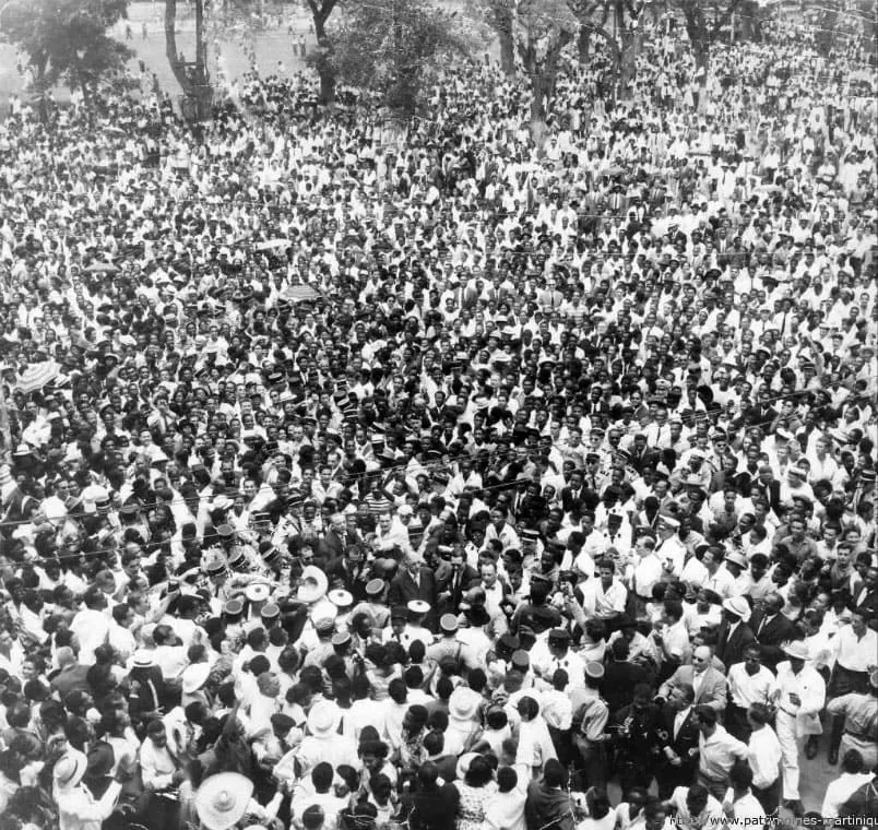 Popular rally during De Gaulle's visit